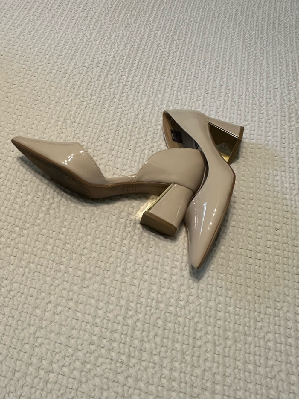 Jones New York Patent Pointed Toe Low Block Heel Pumps in Nude - Picture 8 of 9